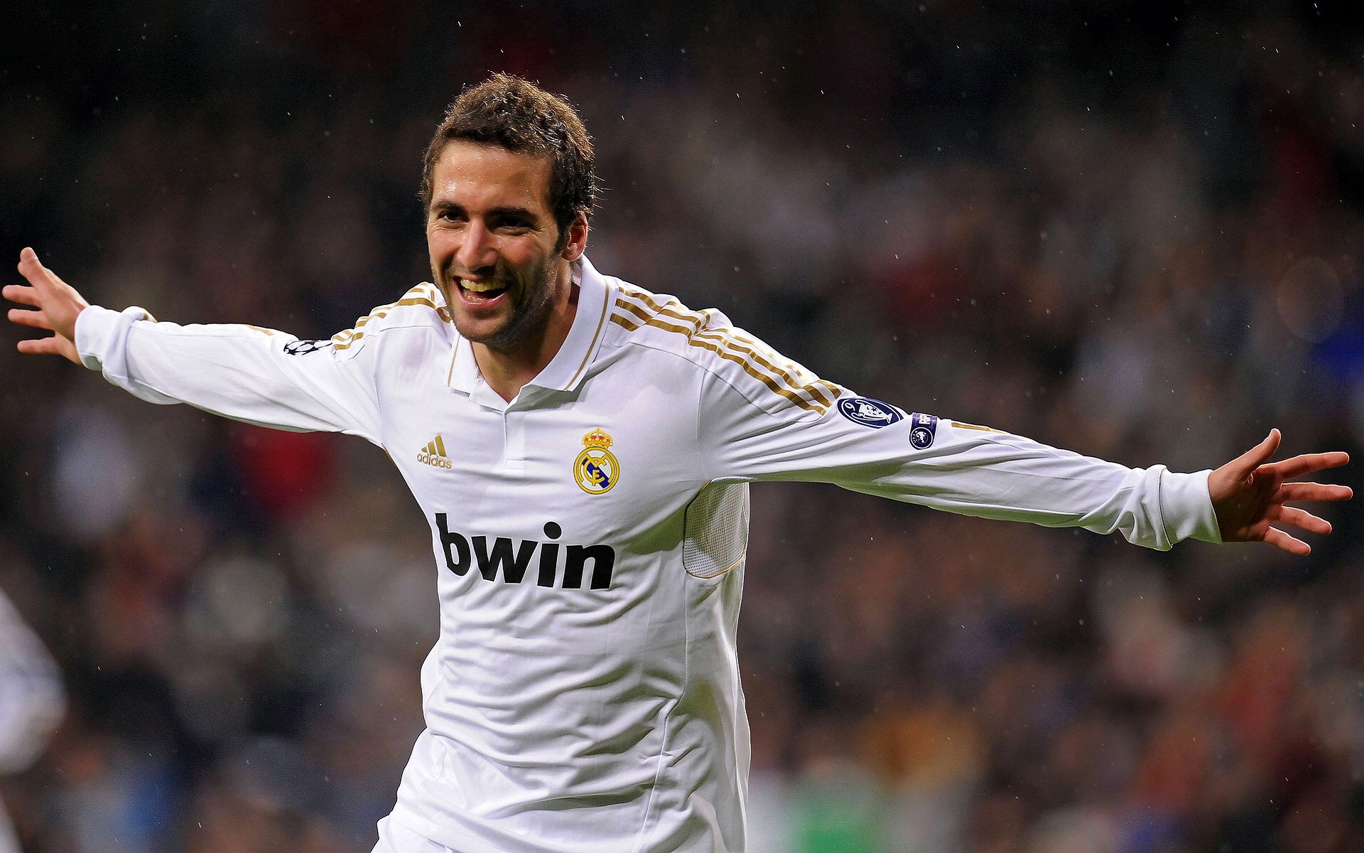 中超赛季观众人数再创新高,中超现场观众人数统计